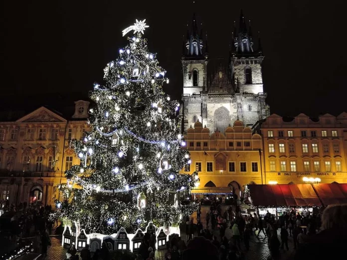 Praha - Staroměstské náměstí. Vánoční trhy