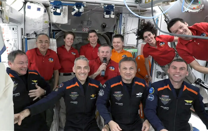 Posádka soukromé mise Axiom Space zakotvila na ISS
