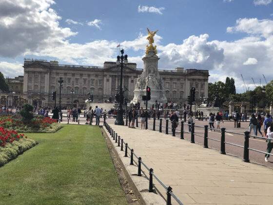 Buckinghamský palác, ve kterém bydlí královská rodina