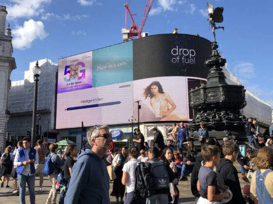 Piccadilly Circus, nejznámější dopravní uzel Londýna