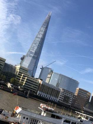 Výhled na řeku a mrakodrap Shard