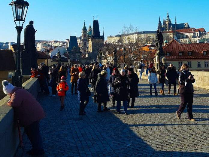 Kolik z nich jsou asi Češi? Počet obyvatel se u nás nesnižuje jen díky imigraci