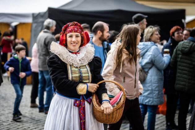 Hosteska v hanáckém kroji