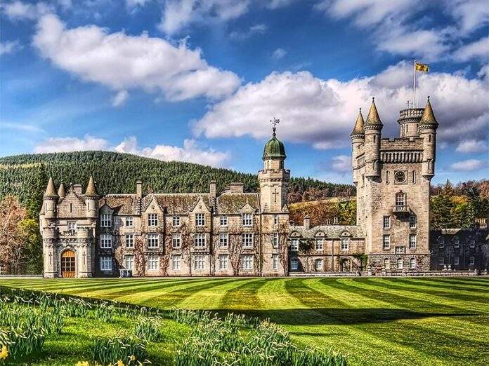 Skotský zámek Balmoral, známý také jako Royal Deeside