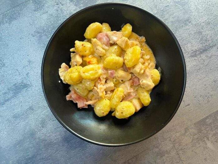 Gnocchi s kuřecím masem a parmezánem