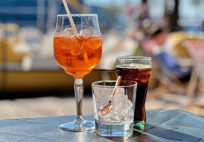 Aperol Spritz je dokonalým letním drinkem