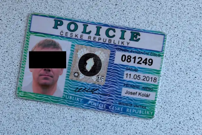 Falešný policejní průkaz