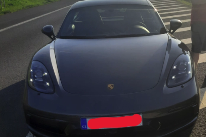 Policejní radar dálniční policie naměřil řidiči porsche rychlost 140 km/h.