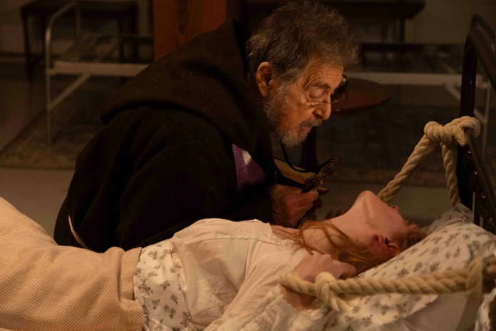 Rituál: Al Pacino coby otec Theophilus Riesinger