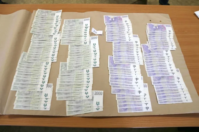 Kriminalisté na místě zajistili hotovost ve výši 745 tisíc korun