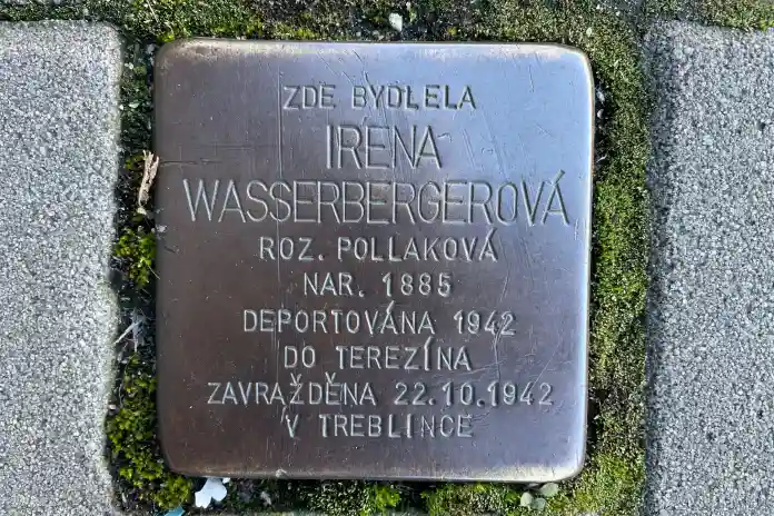 Irena Wasserbergerová byla v roce 1942 deportována do Terezína a téhož roku zavražděna v Treblince. Irena Wasserbergerová byla v roce 1942 deportována do Terezína a téhož roku zavražděna v Treblince - Stolpersteine