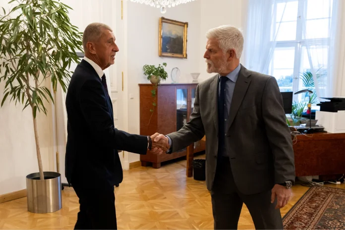 Prezident Petr Pavel a předseda hnutí ANO Andrej Babiš během svého posledního jednání