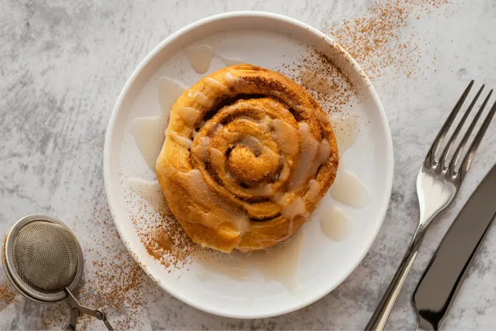 Skořicoví šneci ozvláštnění šťavnatými jablky - Recept