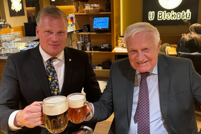 Filip Turek a Václav Klaus v hospodě u piva