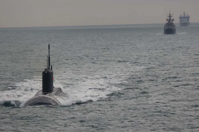 Ruská ponorka Krasnodar v Lamanšském průlivu