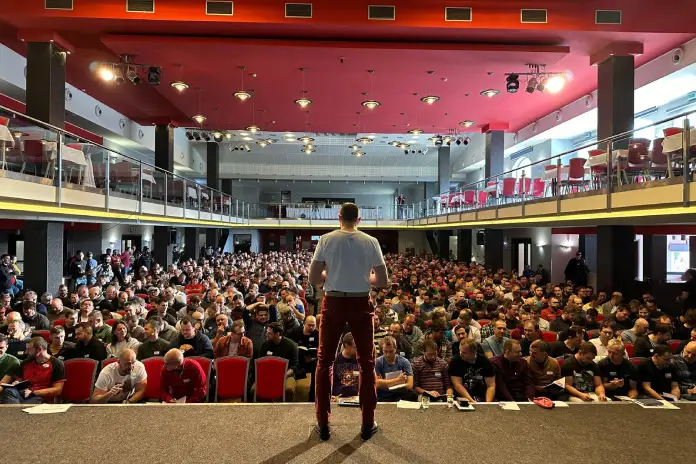 Černý na setkání s muži