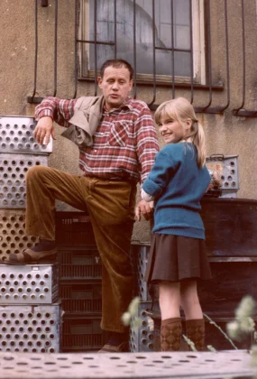 Karel Augusta a Michaela Kudl&aacute;čkov&aacute; ve filmu Veronika, prostě Nika